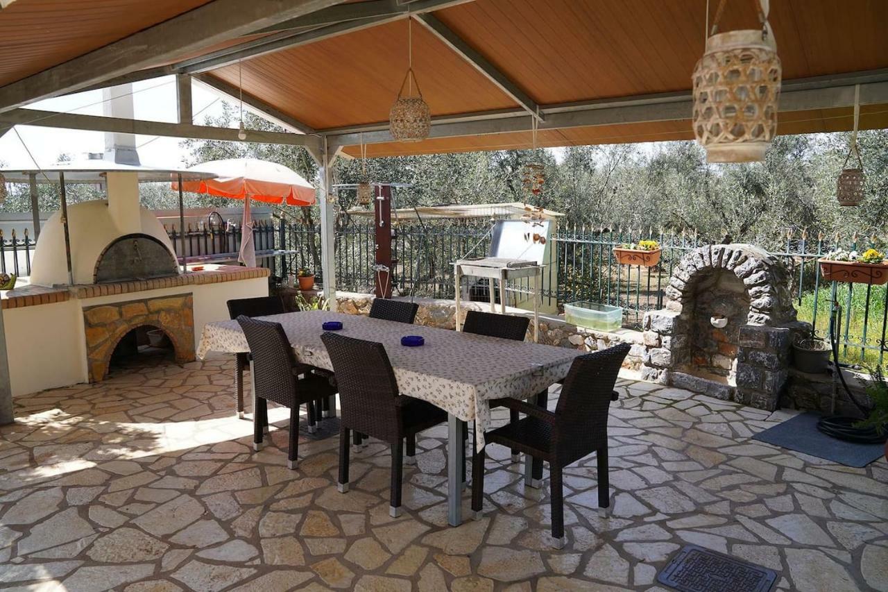 Eleni'S Holiday Home 卡拉马塔 外观 照片
